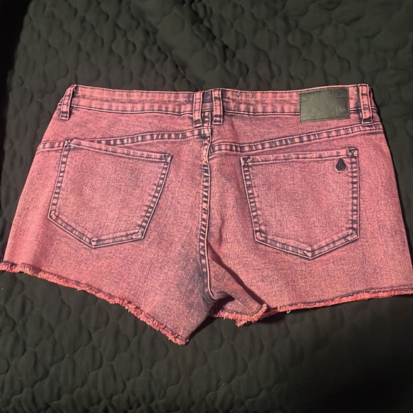 Pink Acid wash shorts with frayed hem - Picture 3 of 4